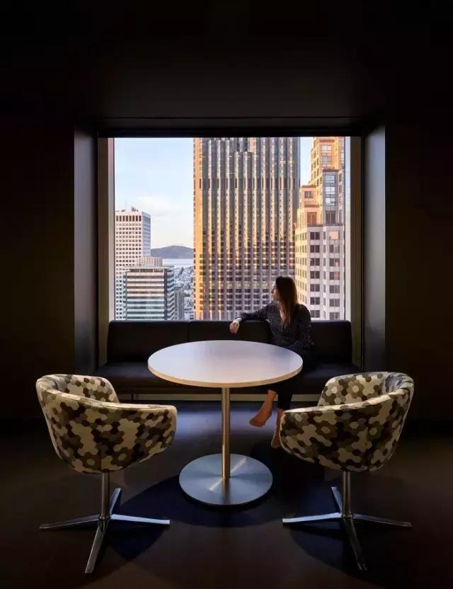 只有黑、白、灰三種顏色的辦公室？——極簡主義的設(shè)計哲學(xué)