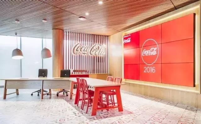 既有感官愉悅，又能體現(xiàn)品牌價(jià)值，我就服可口可樂(lè)的辦公