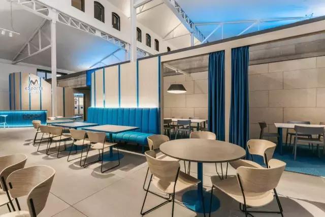 就喜歡這種天馬行空的藍，馬德里Movistar Riders辦公室設(shè)計