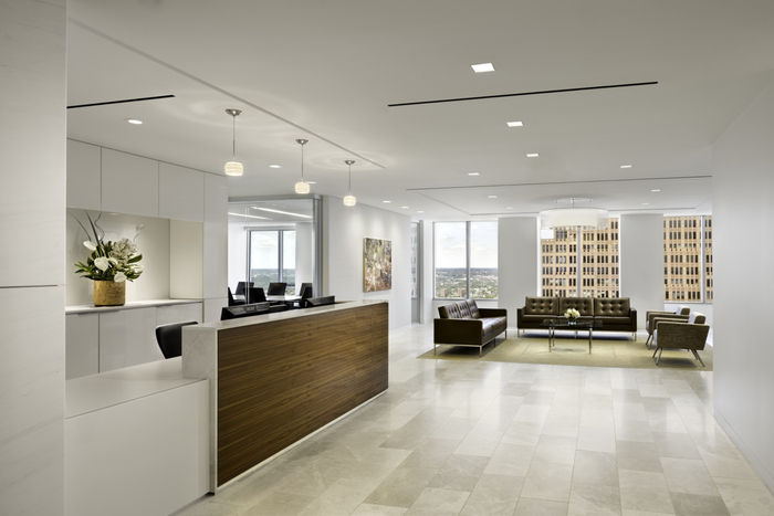 寫字樓正門放什么裝飾品？